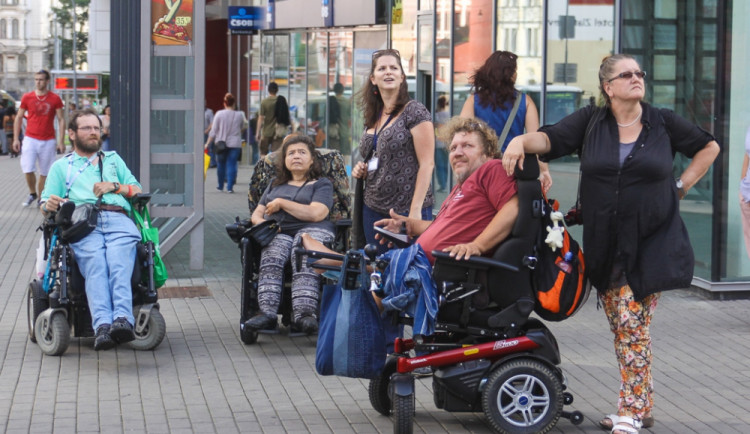 Prohlídka města pro vozíčkáře. Foto: Pavel Chmelík
