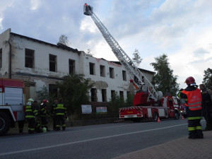 V Zákupech se propadla střecha bývalé mlékárny. Foto: HZSLK