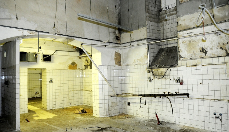 Radniční sklípek, začátek přestavby (3)