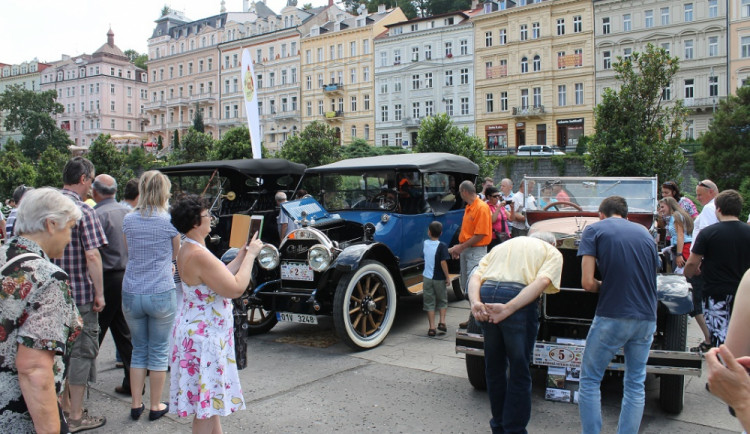 Pět tipů na víkend: Míčoví kouzelníci i jízda veteránů