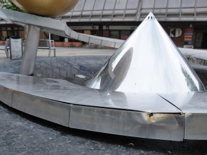 Poničená fontána. Foto: MML/Jan Vrabec