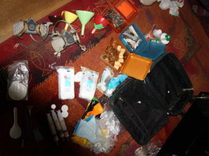 Z dosavadních výpovědí vyplývá, že drogy vyráběla skupina jednu týdně po dobu minimálně jednoho roku. Foto: Policie ČR