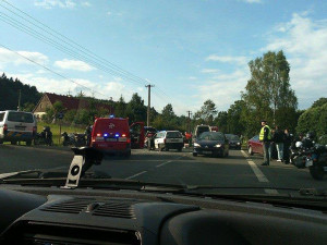 Při srážce s autem byli na Liberecku zraněni dva motorkáři