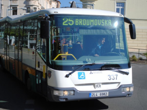 Uzavírka Broumovské od středy odkloní autobusy