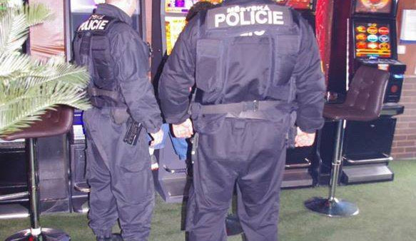 Městská policie při kontrolách heren. Foto: MP Liberec