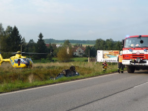 Řidič osobáku nepřežil střet se sanitou. Foto: HZSLK