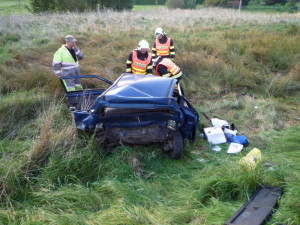 Řidič osobáku nepřežil střet se sanitou. Foto: HZSLK