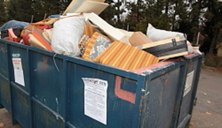 Podzimní úklid startuje. Už víte, kdy bude kontejner u vás?