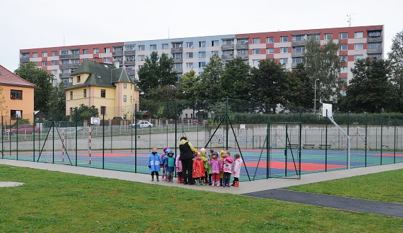 Základka na Švermovce se dočkala nového hřiště