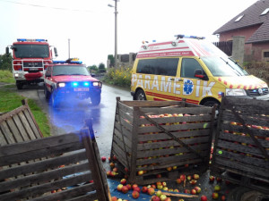 Opilého řidiče zradila technika. Avie mu dojela na přejezdu. Foto: HZSLK