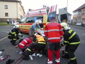 Sražený motocyklista skončil v liberecké nemocnici. Foto: HZSLK