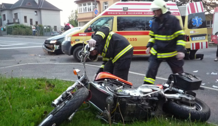 Sražený motocyklista skončil v liberecké nemocnici. Foto: HZSLK