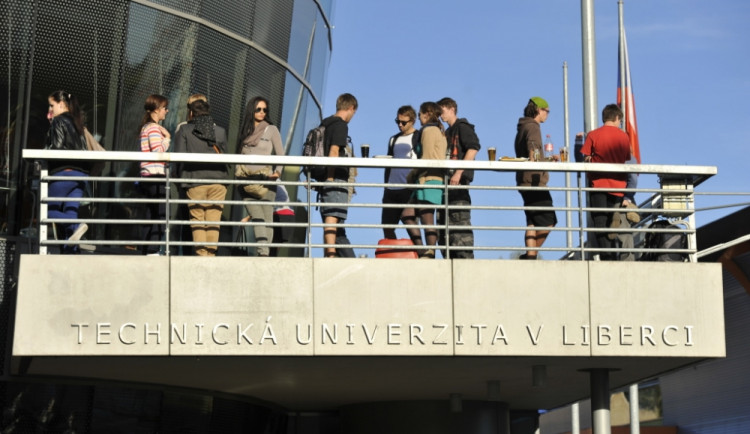 Univerzita zahajuje jarmarkem, koncertem a pařbou až do rána