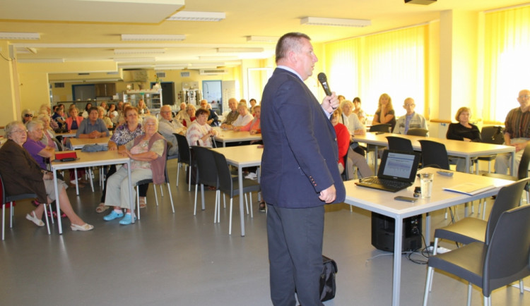 Klienti DPS si vyslechli rady lékaře