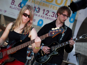 Hudební skupina LizArt zahraje na benefičním koncertu.