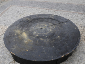 Prázdný podstavec. Foto: MML/Jan Král