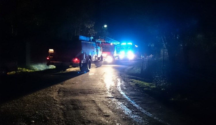 Požá ŕ v Bílém Potoceu mostu přes Černý potok. Foto: fb Hejnic