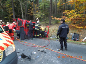 Mladík vjel do protisměru. Nehodu odnesl těžkým poraněním. Foto: HZSLK