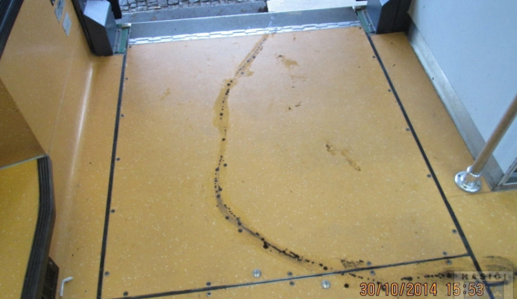 Kyselina se rozlila po celém vagonu. Foto: Hasiči Hrádek nad Nisou