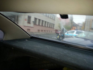 Škoda na policejní Octavii je 200 tisíc korun. Foto: čtenář Drbny