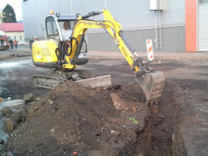 Starý odvodňovač zaměstnal hasiče i pyrotechnika. Foto: HZSLK