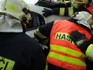 Pondělní nehoda v Ostašově si vyžádala dvě zraněné osoby