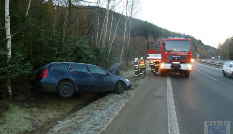 Nehoda se obešla bez zranění. Foto: Hasiči Hrádek nad Nisou