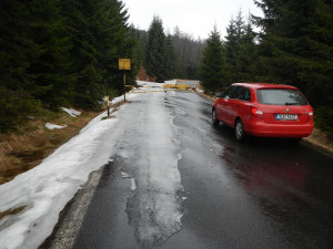 Řidiči pozor, silnice kolem přehrady Souš je uzavřena