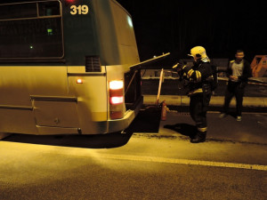 Technická závada zapříčinala požár autobusu. Foto: HZSLK