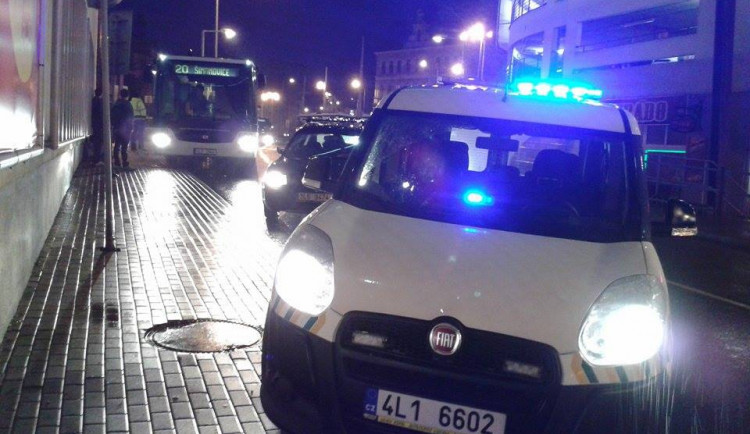 Nehoda si vyžádala čtyři zranění. Foto: Standa Kašpar