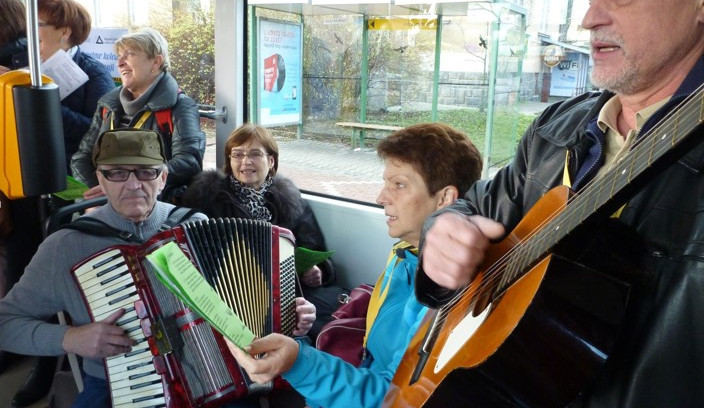 Takhle se zpívalo v liberecké tramvaji