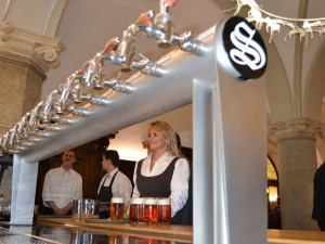 Radniční sklípek a pípa s dvanácti kohouty.