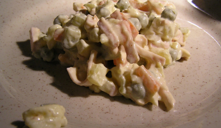 Domácí vlašský salát.