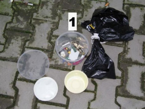 "Bombu" v Jablonci nastražila trojice sourozenců, bavili se tím. Foto: Policie ČR