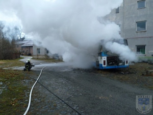 V bývalé Koloře hořel odstavený autobus. Foto: Hasiči Hrádek nad Nisou