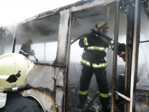 V bývalé Koloře hořel odstavený autobus. Foto: Hasiči Hrádek nad Nisou