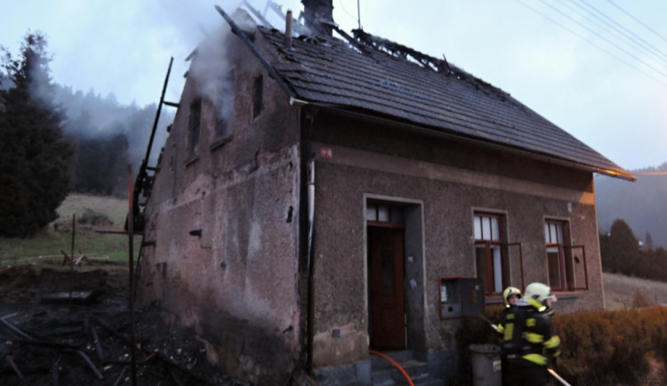 Policie prošetřuje další podezření na žhářský útok. Foto: HZSLK