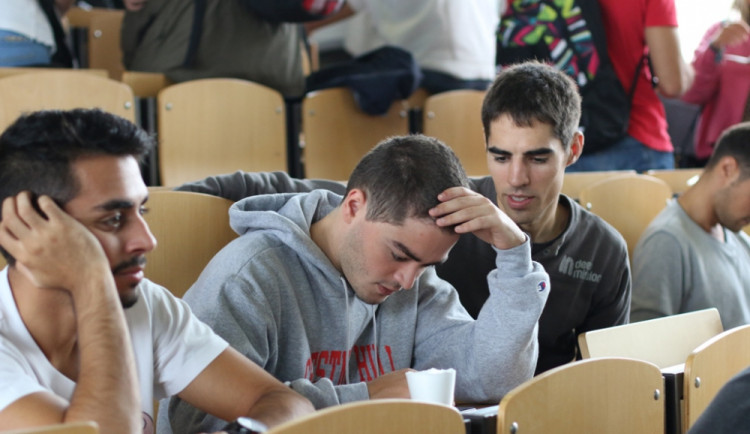 Na středních školách v Libereckém kraji ubyla pětina studentů