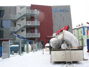 Do liberecké iQlandie dovezli dvacetimetrový tobogán