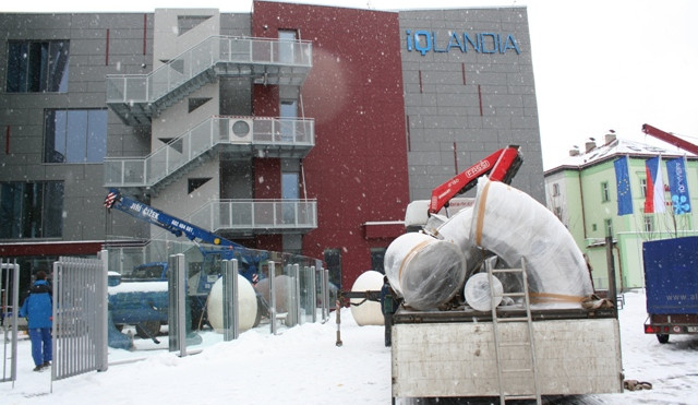 Do liberecké iQlandie dovezli dvacetimetrový tobogán