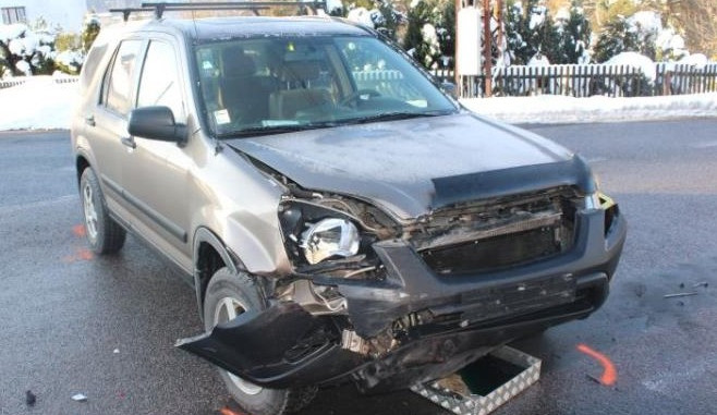 Nedání přednosti odnesla dvojice spolujezdců zraněním. Foto: Policie ČR