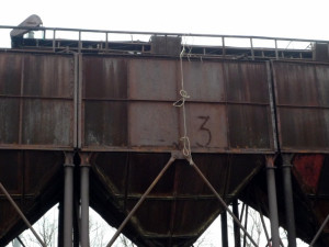 Muž měl velké štěstí, že ho uhlí nezasypalo celého. Foto: HZSLK