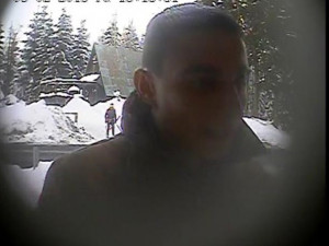 Poznáváte tyhle zloděje? Z Bedřichova si odvezli Ford Kuga. Foto: Policie ČR