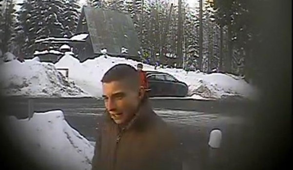 Poznáváte tyhle zloděje? Z Bedřichova si odvezli Ford Kuga. Foto: Policie ČR