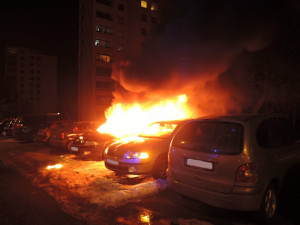 Škodovka lehla popelem. Zapálil jí někdo úmyslně? Foto: HZSLK
