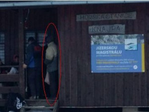 Pohřešovaný muž zachycený na snímku na Knajpě. Foto: Policie ČR