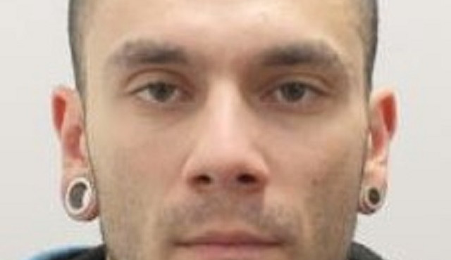 Tenhle muž oloupil ženu o statisíce. Poznáváte ho? Foto: Policie ČR