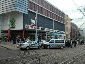 Policie evakuovala Forum kvůli podezřelému kufříku