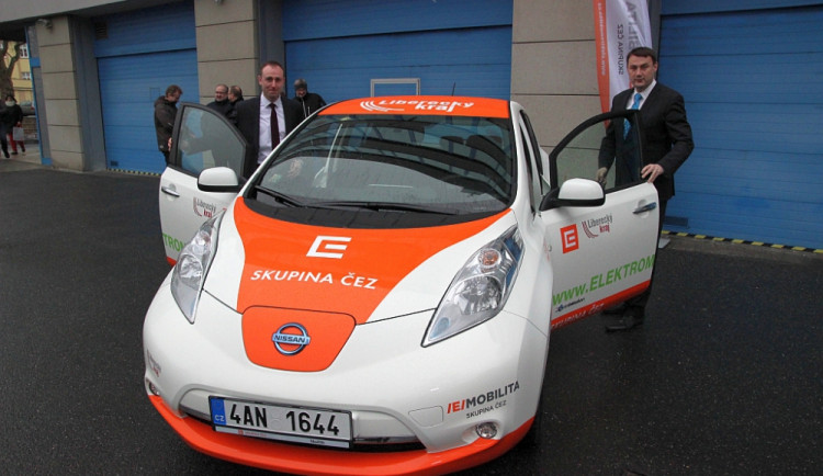 První testovací jízdu absolvoval hejtman LK Martin Půta s Ivo Hlaváčem, členem představenstva ČEZ