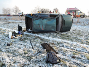 Na rychlostce havarovala Felicie, tři lidé se zranili. Foto: HZSLK